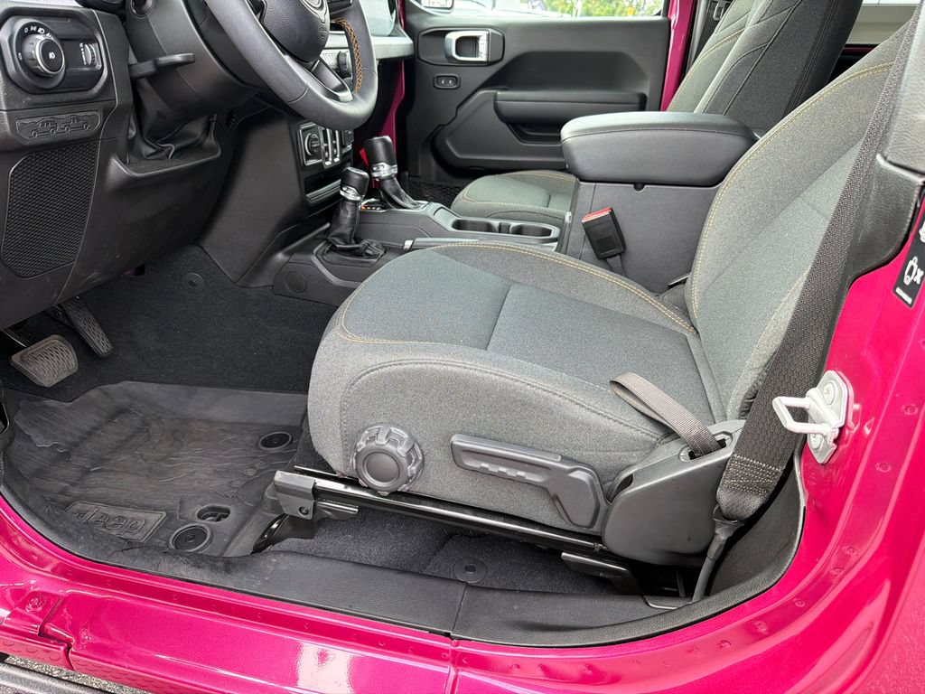Used 2024 Jeep Wrangler Sport AWD/4WD image 9