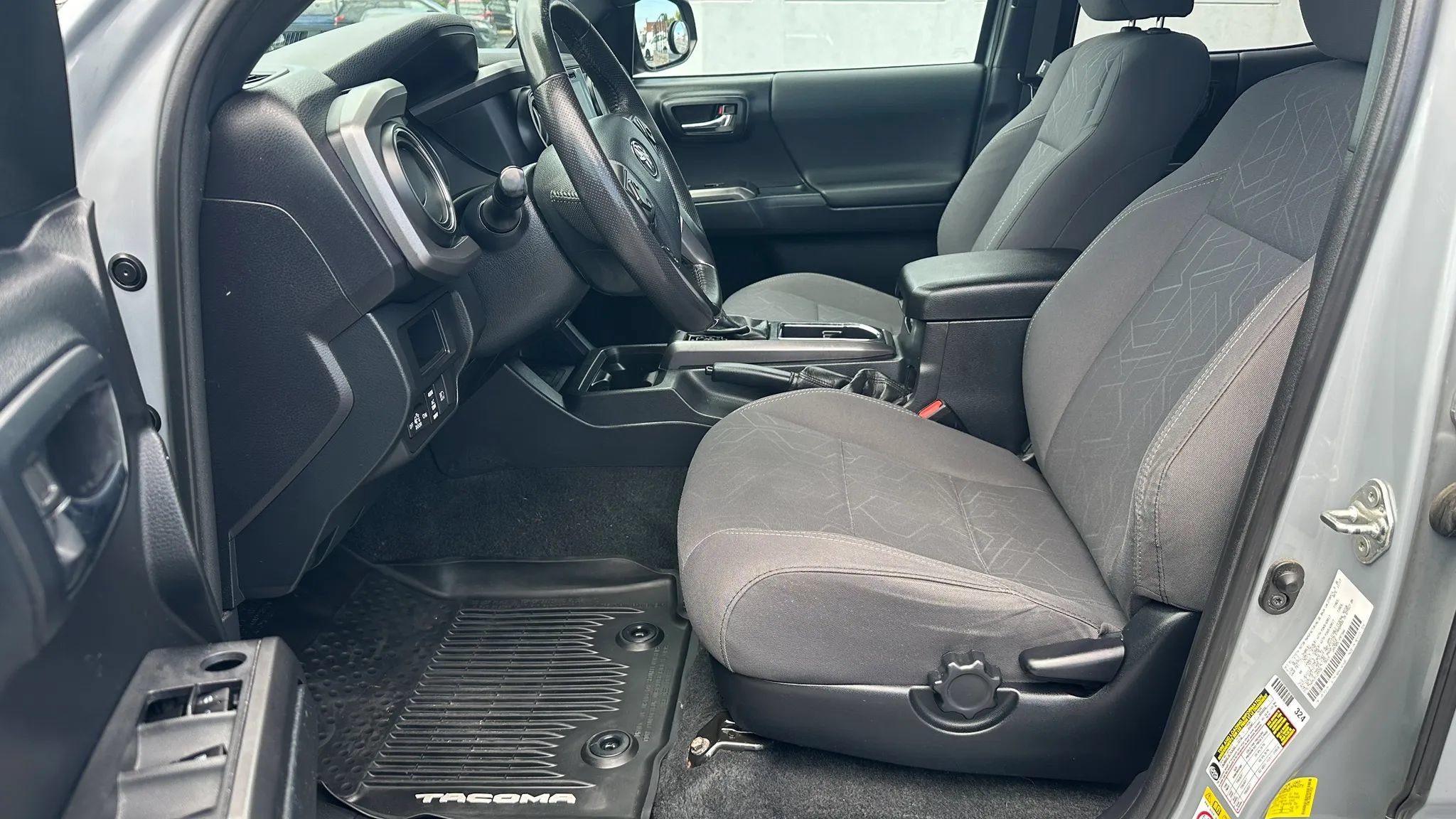 Used 2018 Toyota Tacoma TRD Sport AWD/4WD image 15