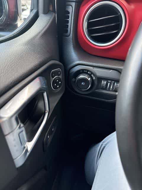 Used 2022 Jeep Wrangler Unlimited Rubicon AWD/4WD image 16