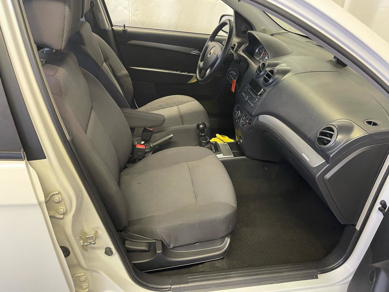 Used 2009 Chevrolet Aveo LT w/ Power and Convenience Package image 12