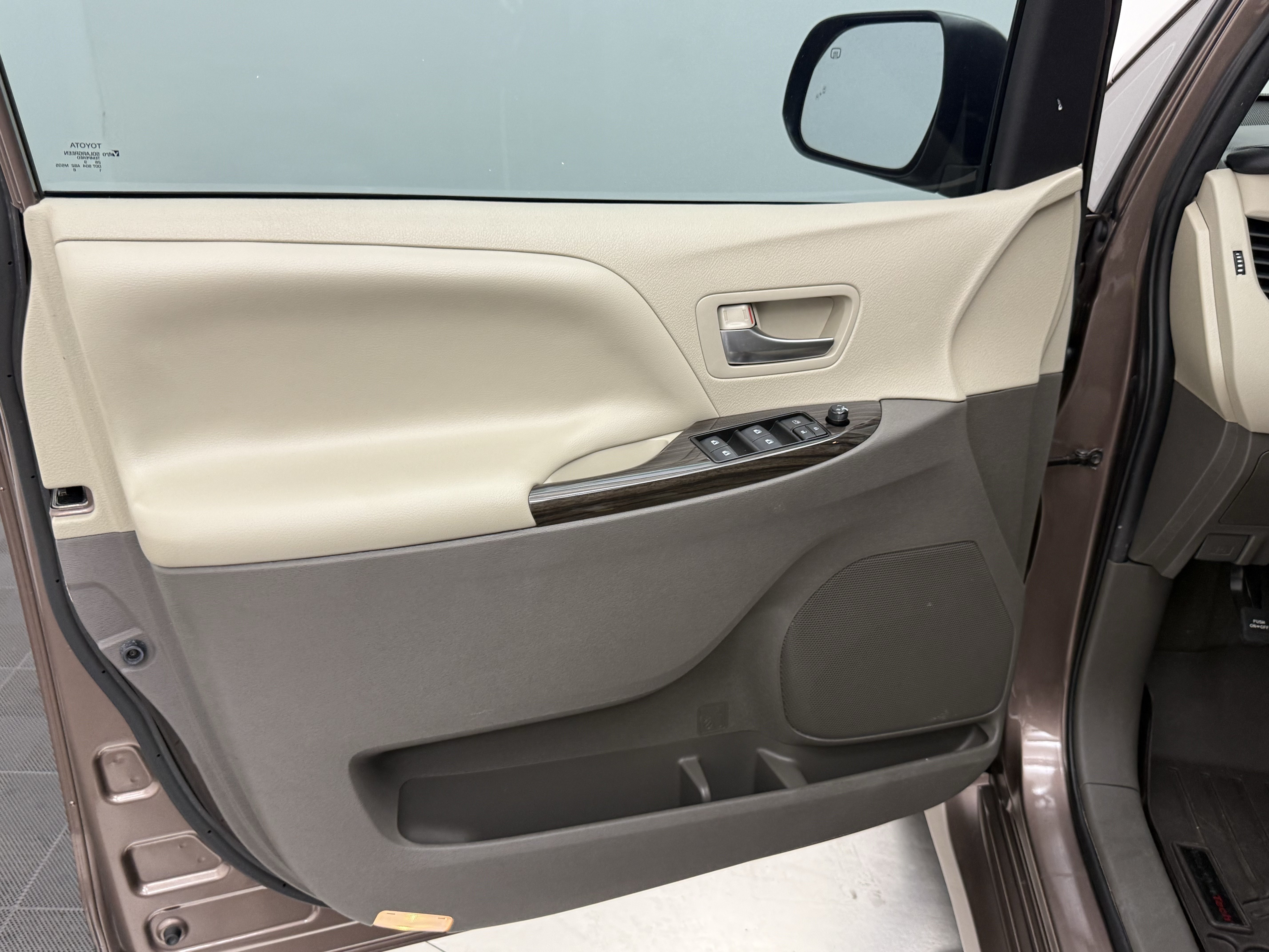 Used 2020 Toyota Sienna XLE FWD image 10