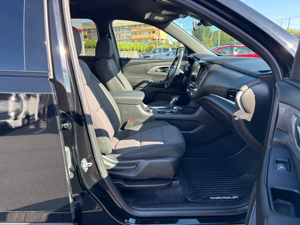 Used 2023 Chevrolet Traverse LT w/ Midnight/Sport Edition AWD/4WD image 8
