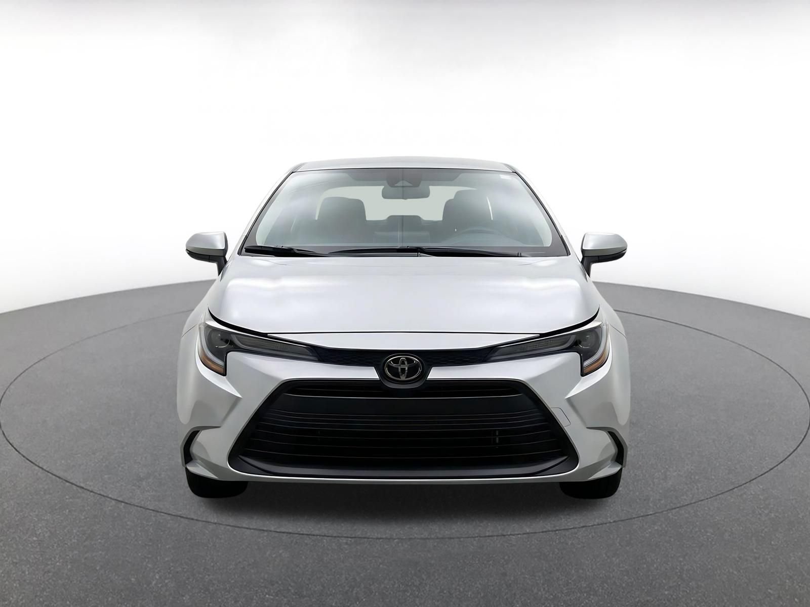 Used 2025 Toyota Corolla LE FWD image 2