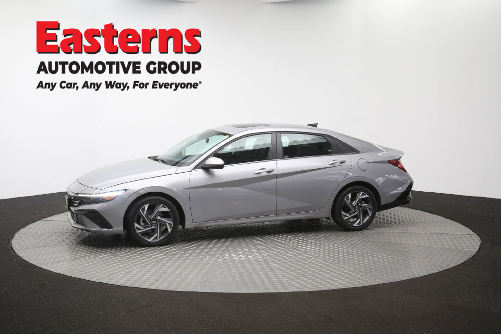 Used 2025 Hyundai Elantra SEL FWD image 62
