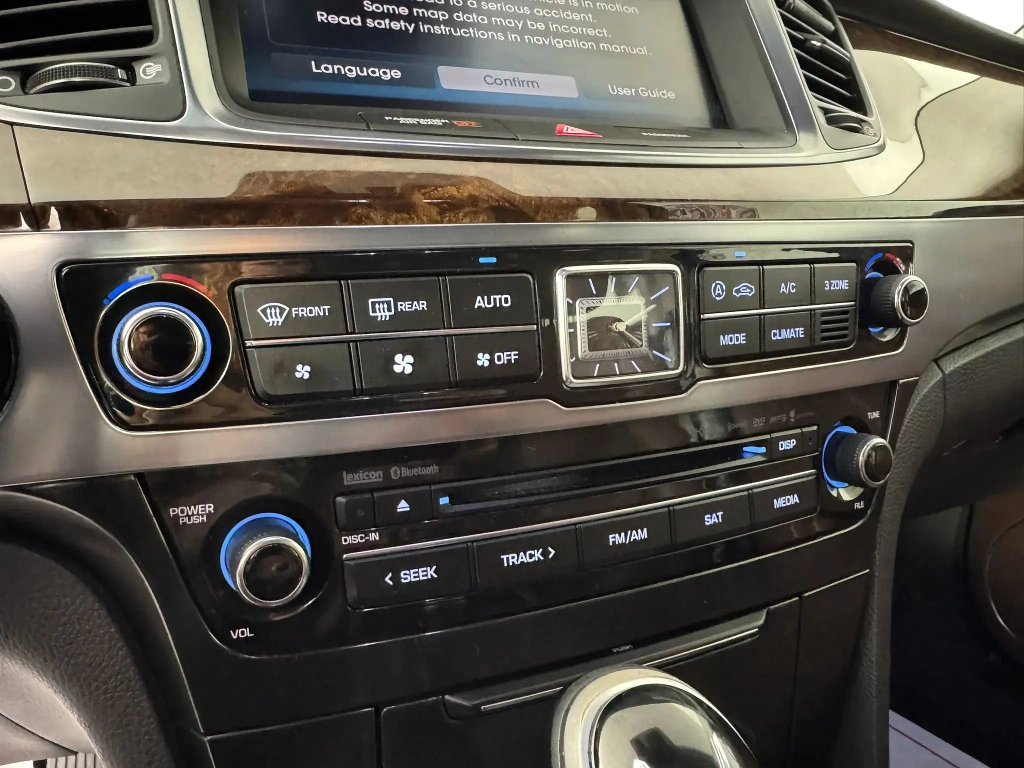Used 2014 Hyundai Equus Signature RWD image 21