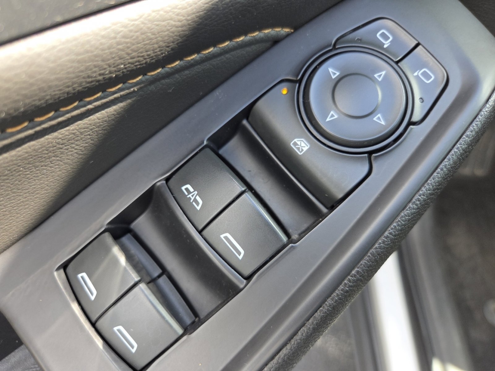 Used 2021 Chevrolet Traverse LT FWD image 28