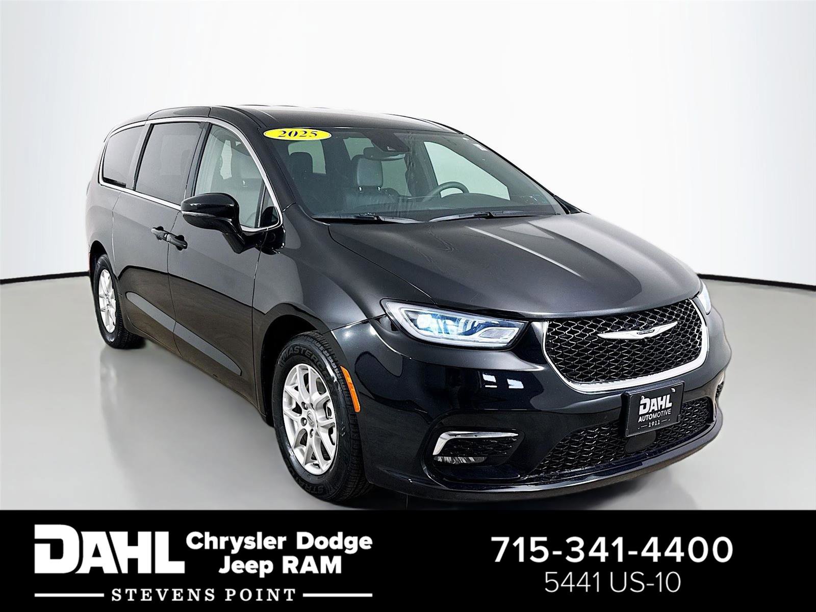 Used 2025 Chrysler Pacifica Select