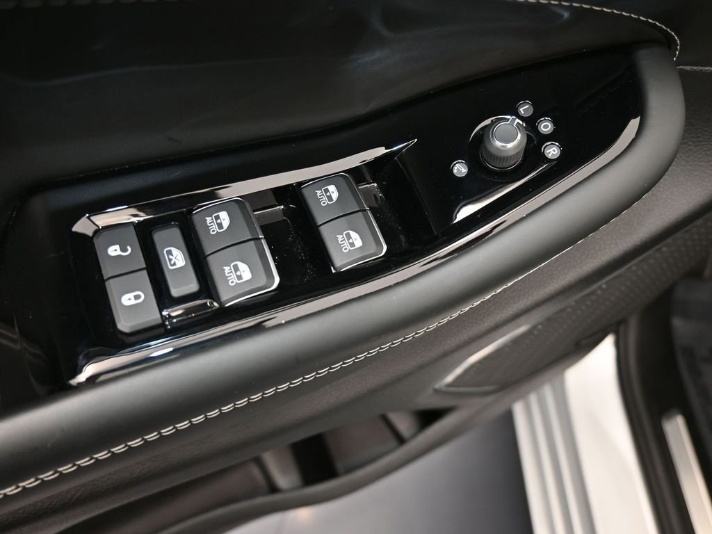 Used 2024 Jeep Grand Cherokee Overland w/ Luxury Tech Group IV image 13