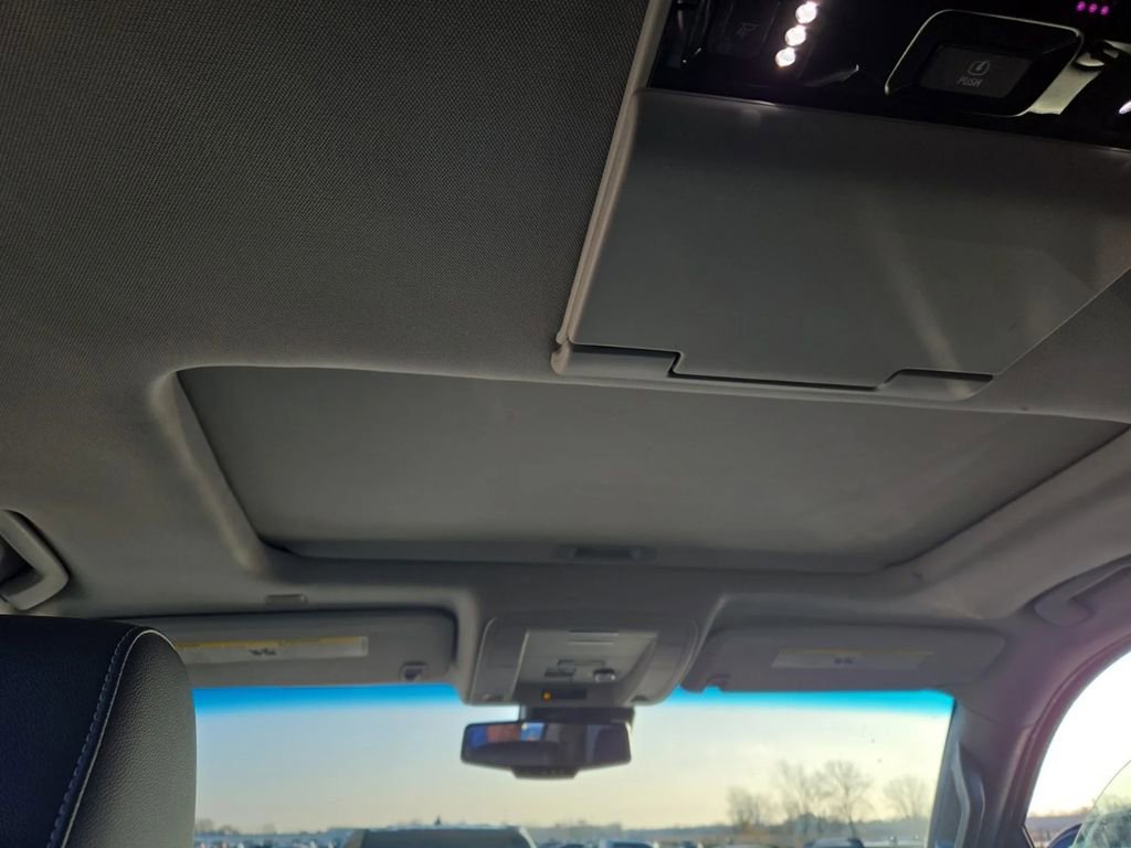 Used 2018 Chevrolet Suburban LT image 8