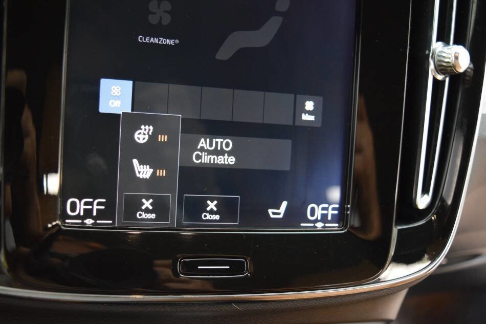 Used 2020 Volvo XC40 T5 Momentum w/ Protection Package Premier image 63