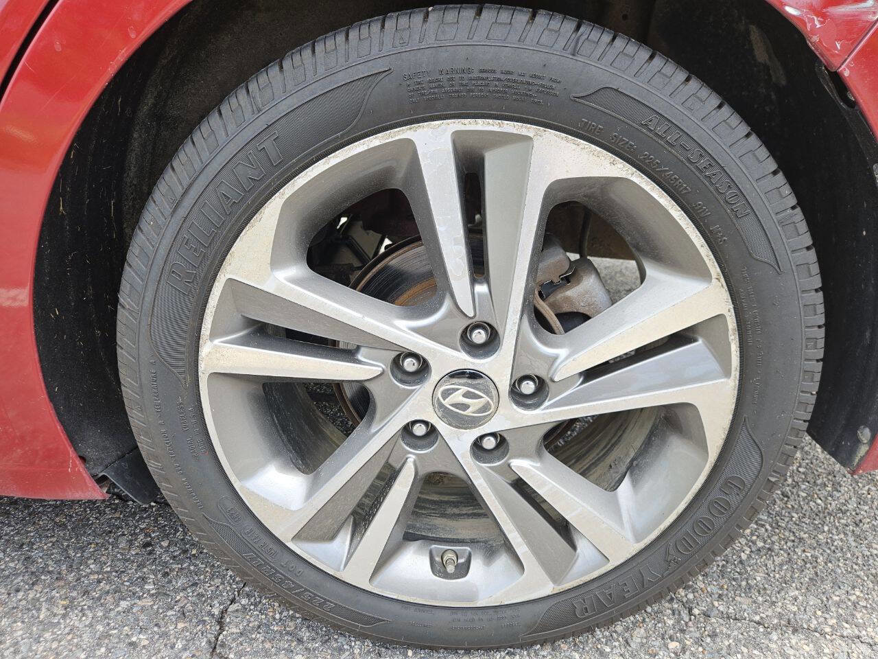Used 2017 Hyundai Elantra Limited w/ Limited Tech Package 04 FWD image 26