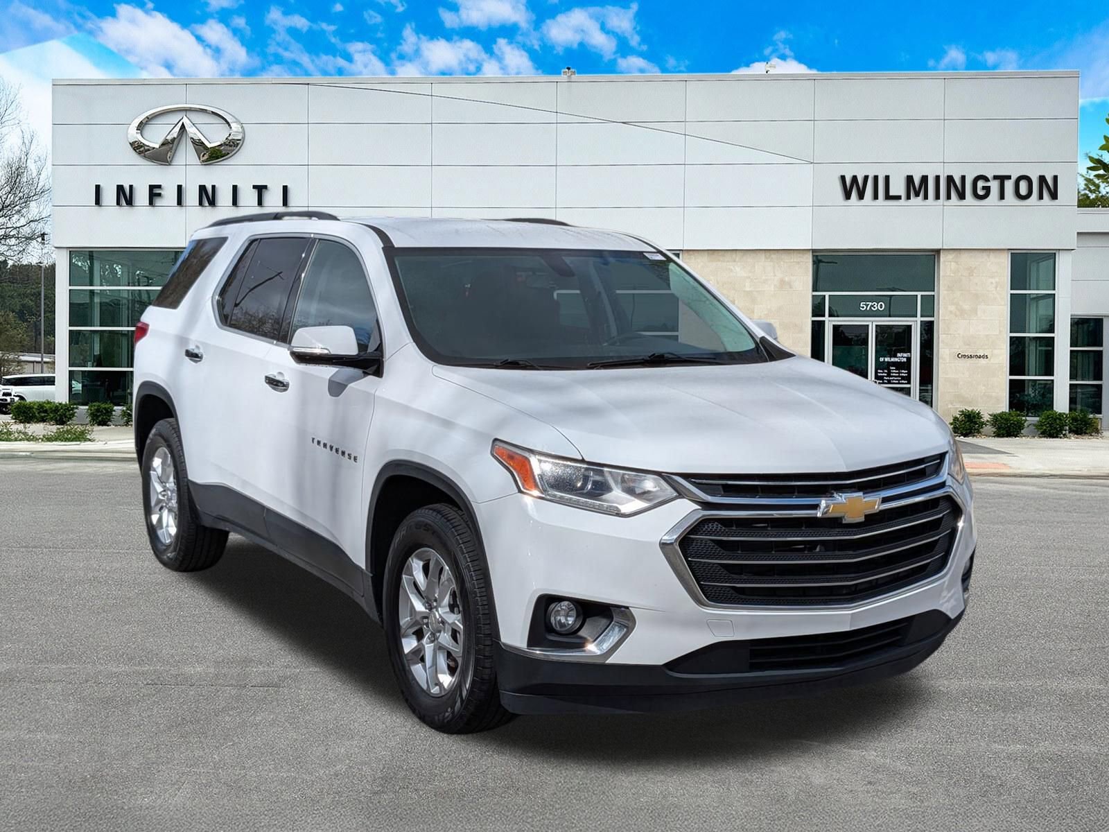 Used 2019 Chevrolet Traverse LT FWD image 1