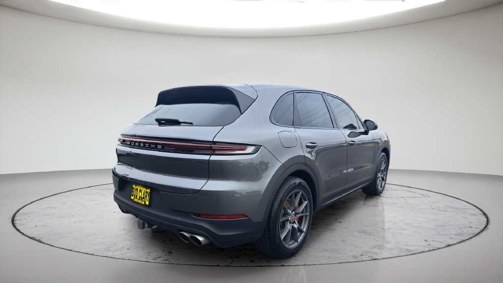 Used 2024 Porsche Cayenne S AWD/4WD image 5