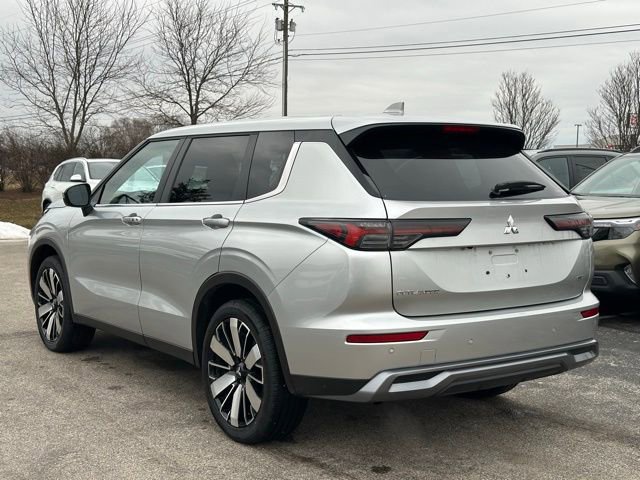 Used 2025 Mitsubishi Outlander SE image 15