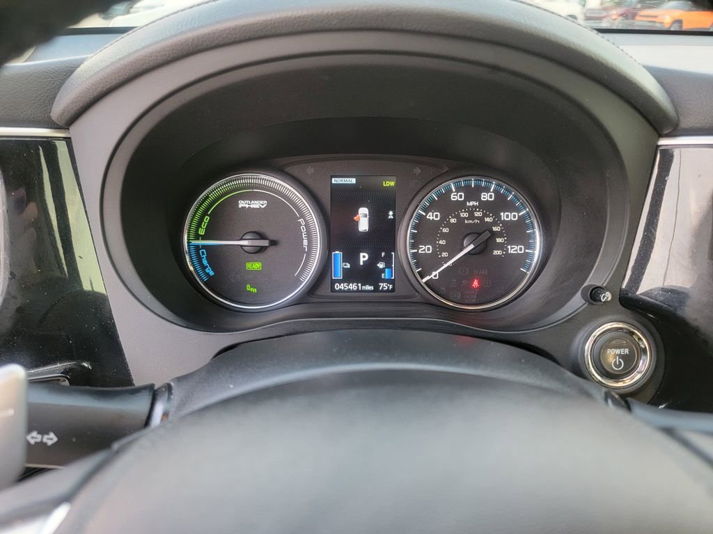 Used 2018 Mitsubishi Outlander 4WD Plug-In Hybrid image 14