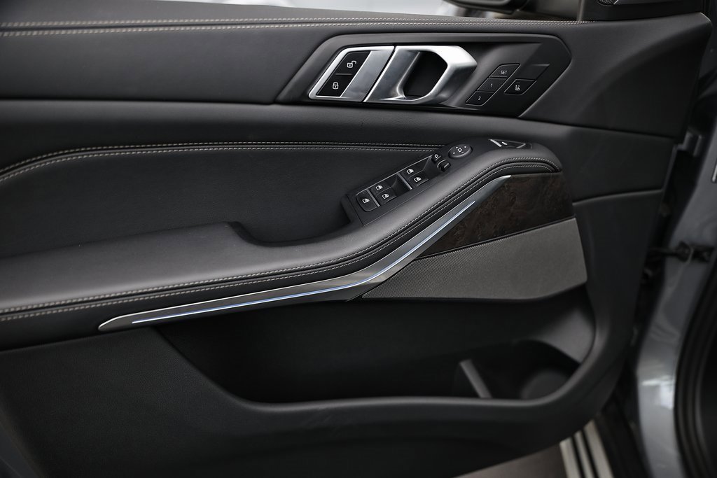 Used 2025 BMW X5 sDrive40i w/ Climate Comfort Package image 16