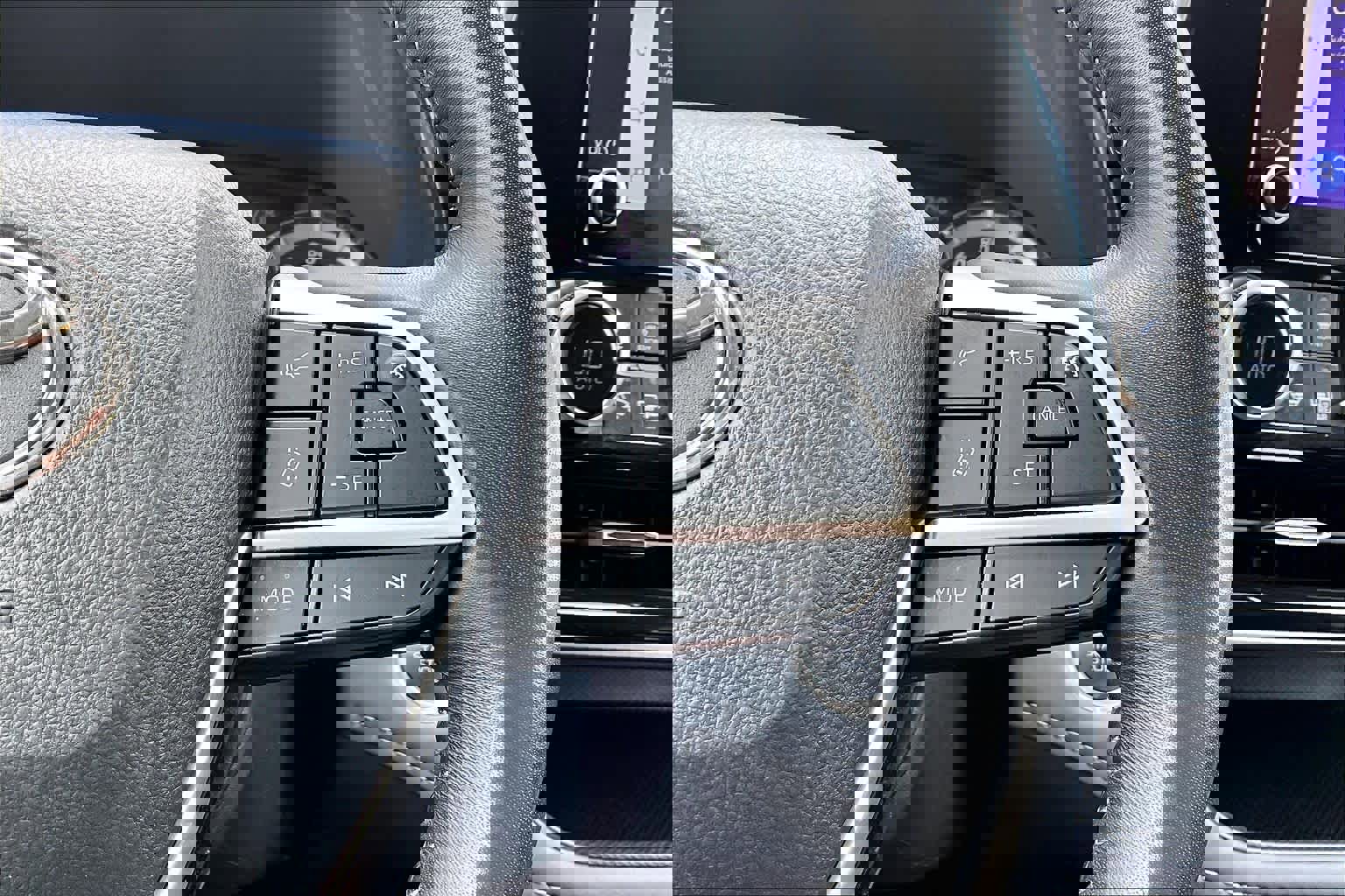 Used 2025 Toyota Highlander LE image 23