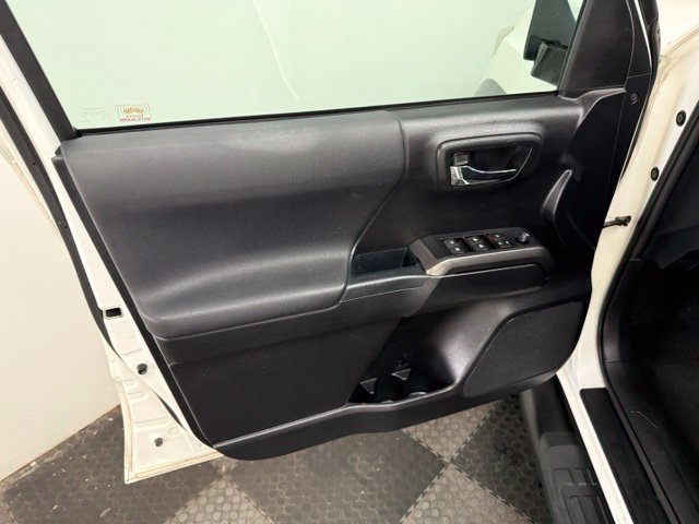 Used 2019 Toyota Tacoma TRD Off-Road AWD/4WD image 17