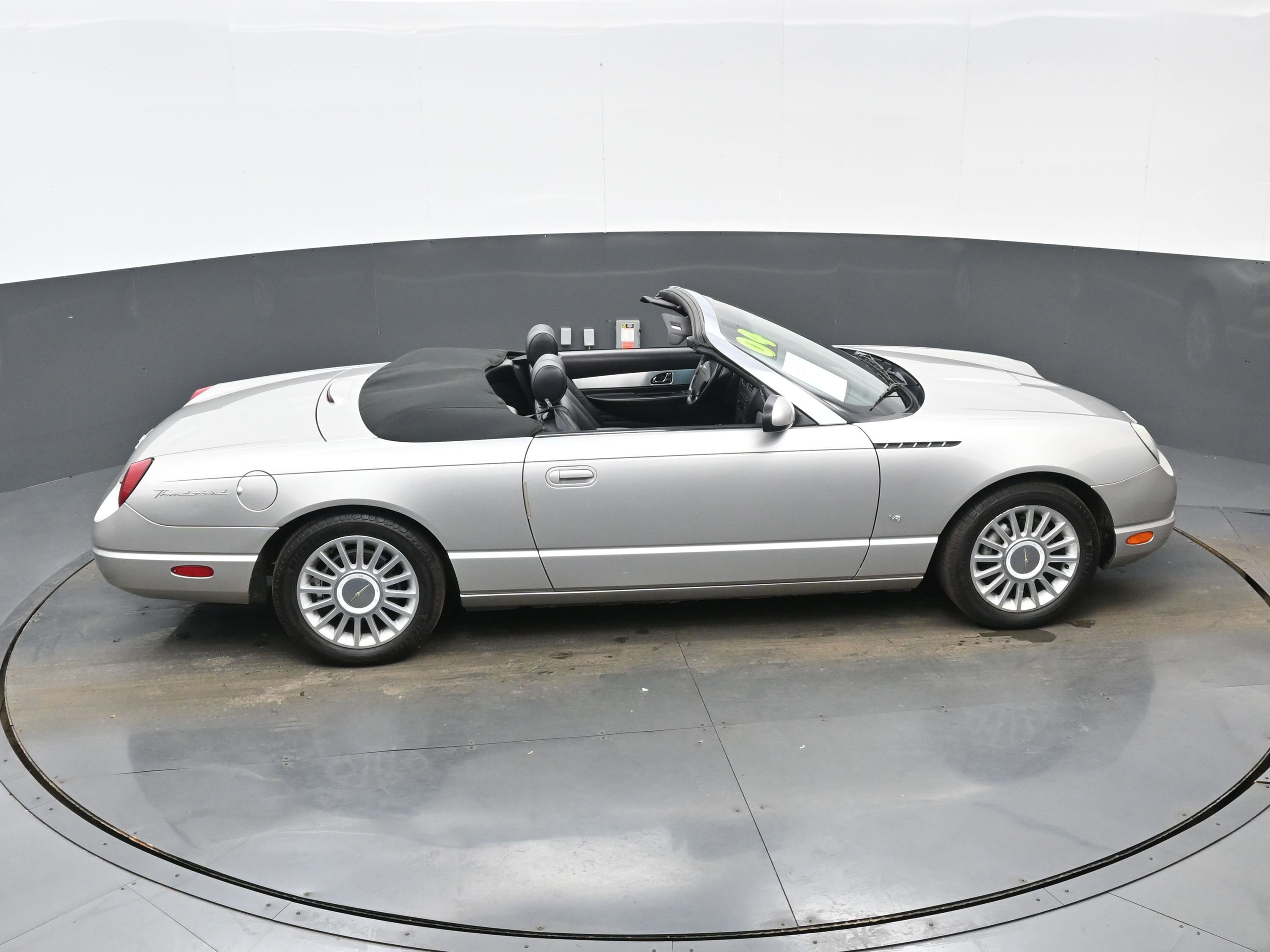 Used 2004 Ford Thunderbird image 35