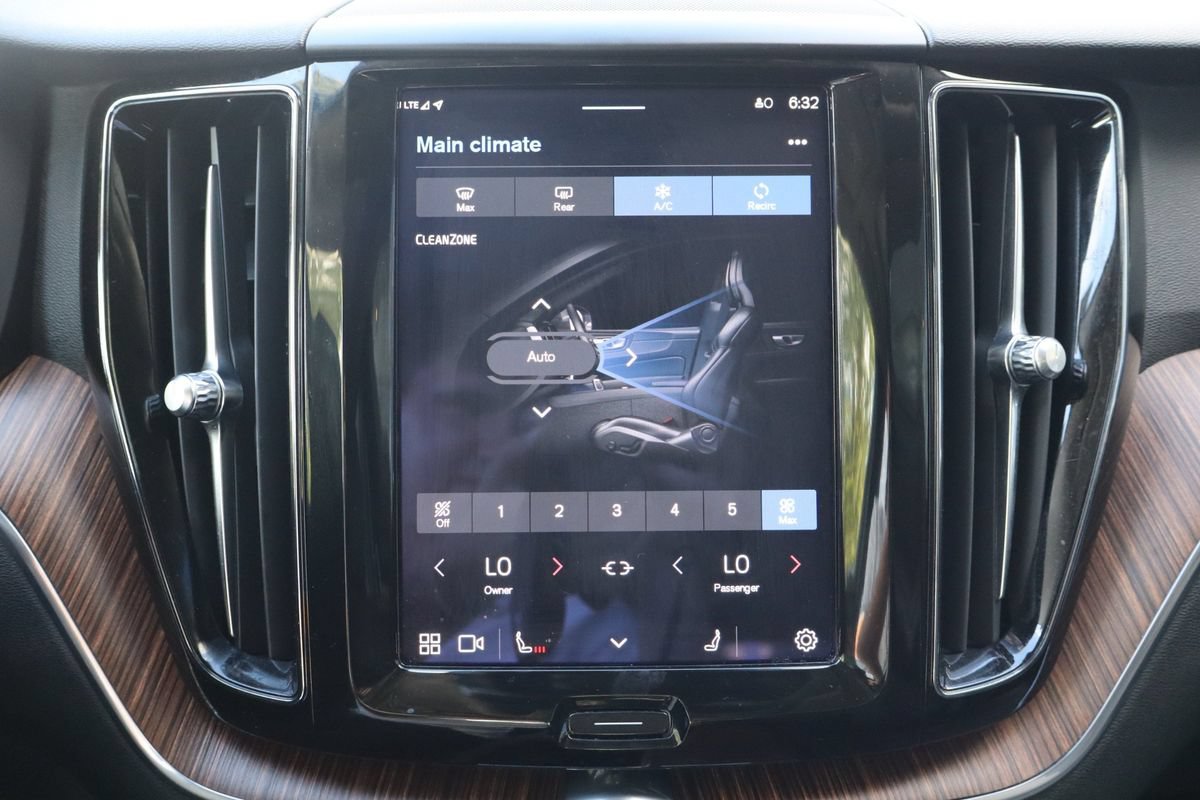 Used 2022 Volvo XC60 B5 Momentum AWD/4WD image 22