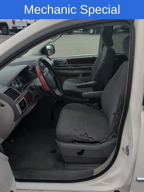 Used 2009 Chrysler Town & Country Touring FWD image 24