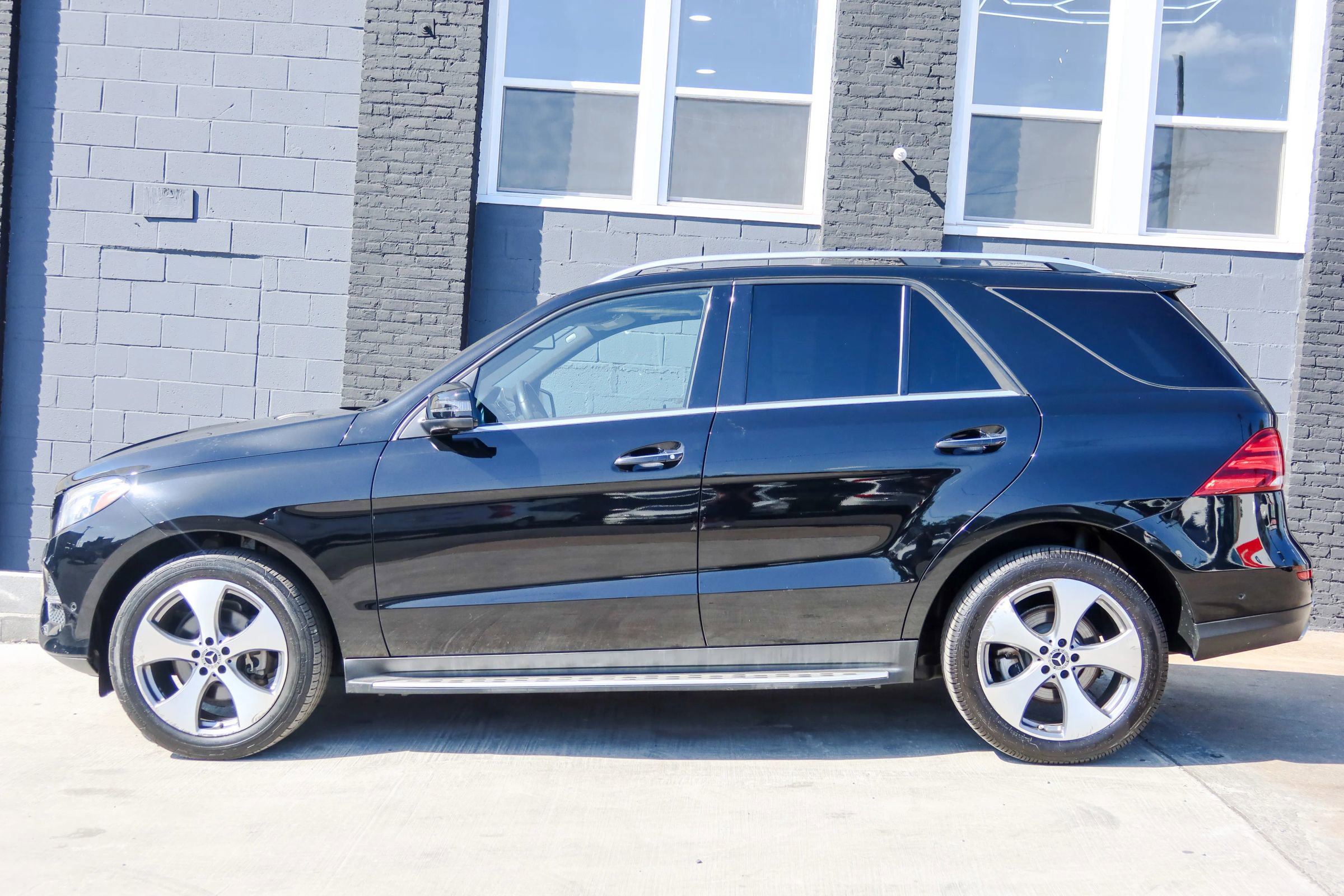 Used 2017 Mercedes-Benz GLE 350 4MATIC w/ Premium 2 Package image 5