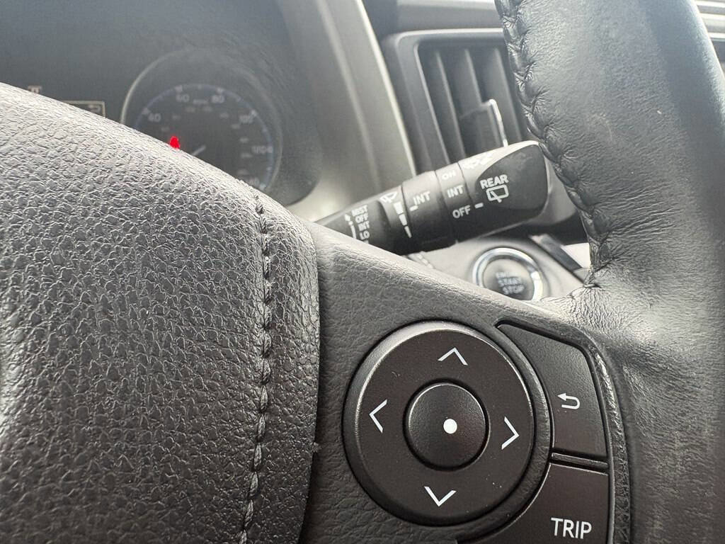 Used 2018 Toyota RAV4 XLE image 17