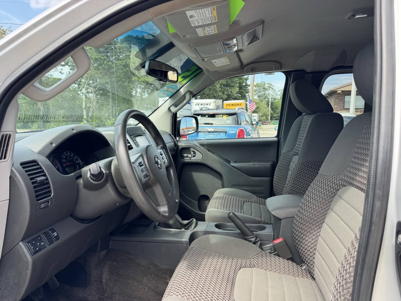Used 2015 Nissan Frontier SV AWD/4WD image 10
