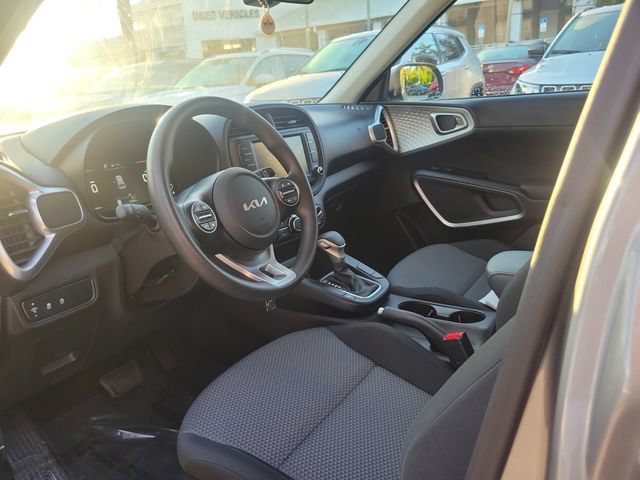 Used 2023 Kia Soul LX w/ LX Technology Package FWD image 11