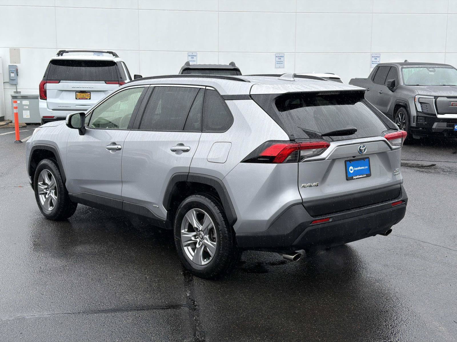 Used 2023 Toyota RAV4 XLE AWD/4WD image 3