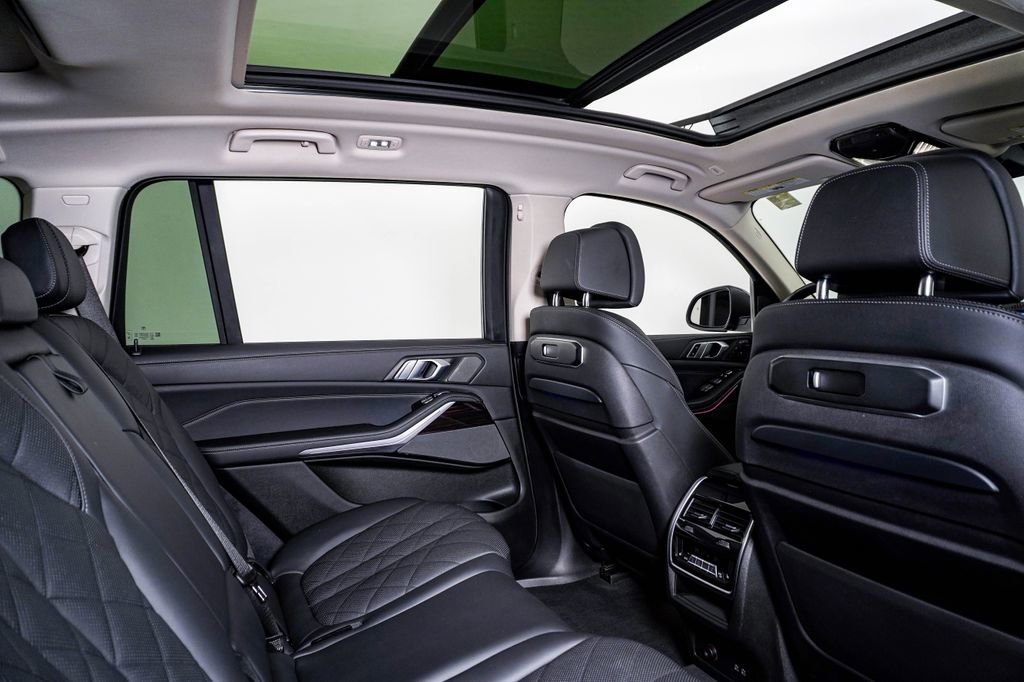 Used 2024 BMW X7 xDrive40i image 16