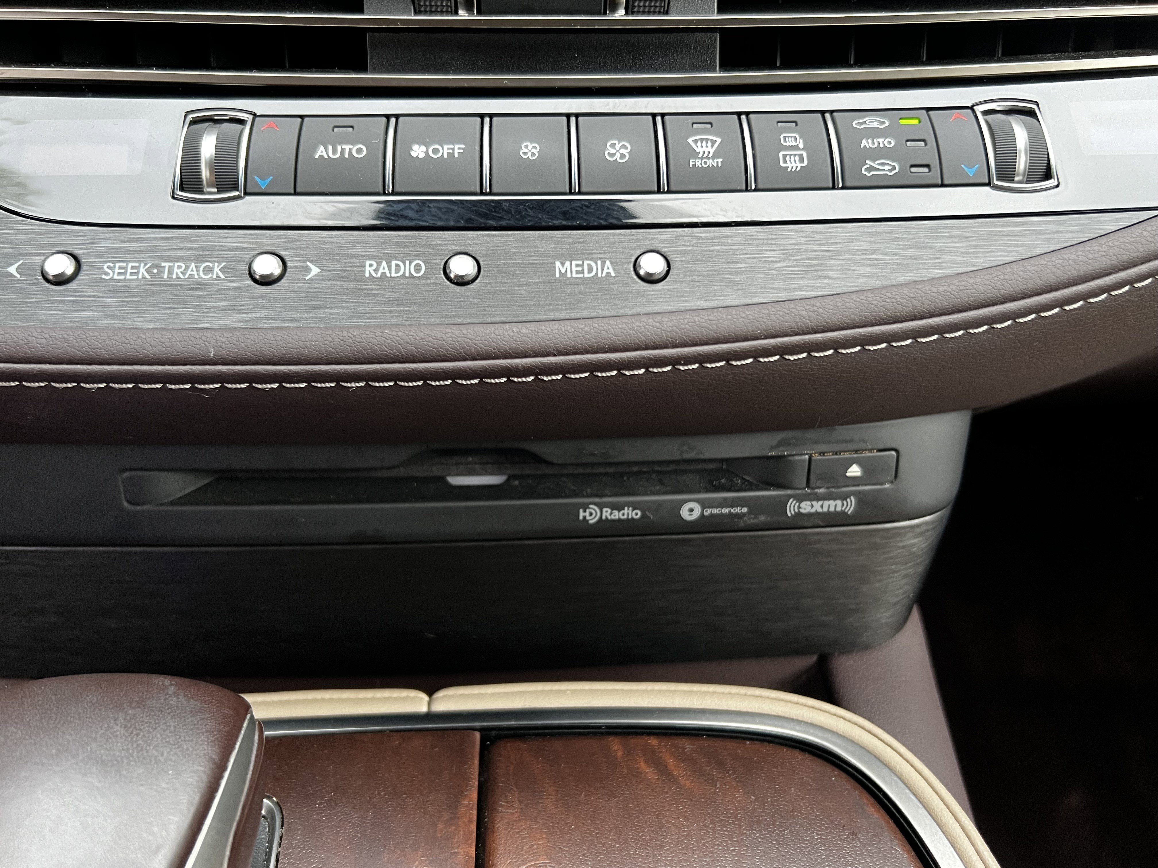 Used 2018 Lexus LS 500 AWD w/ Accessory Package (Z1) image 27