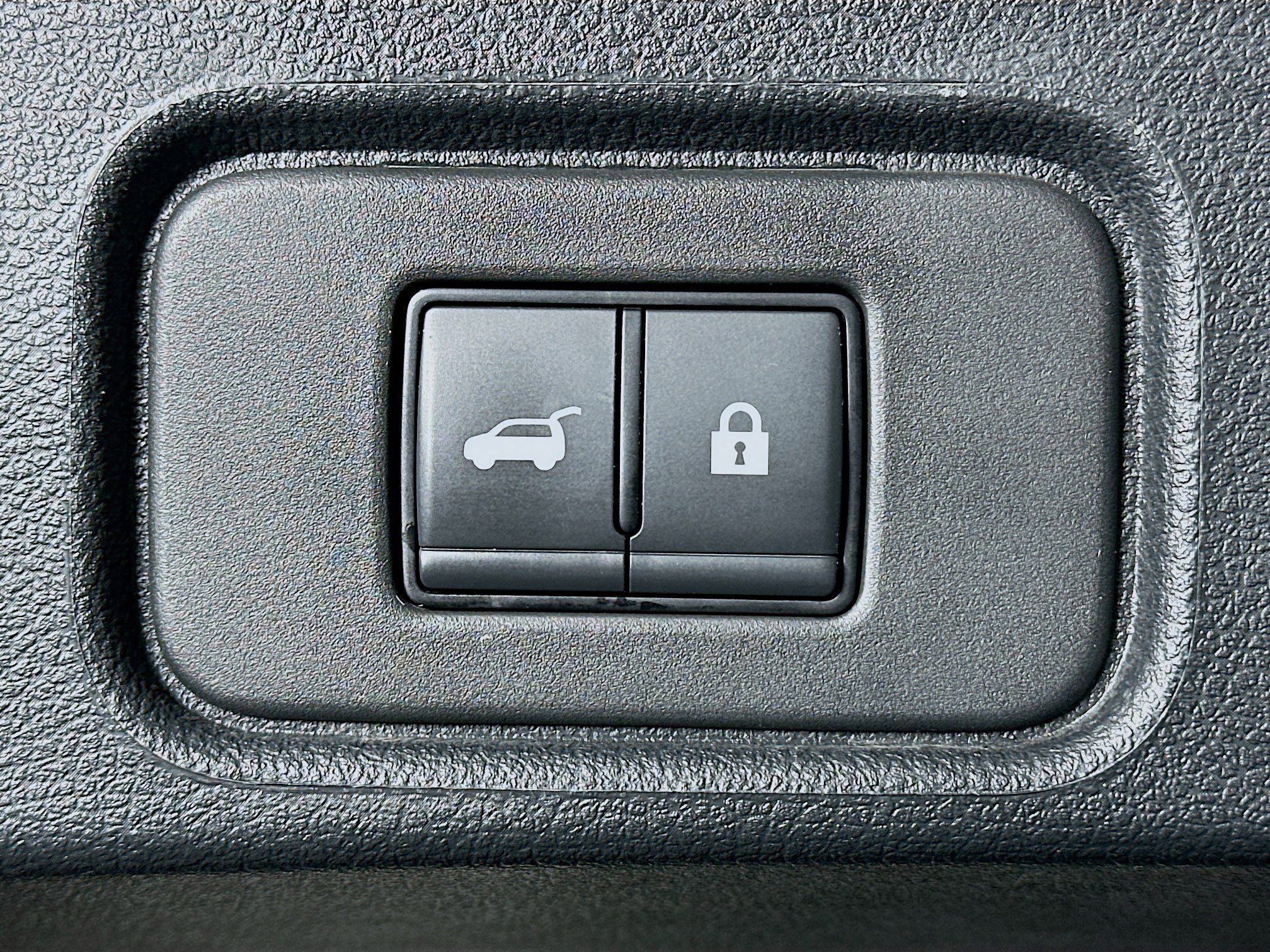 Used 2025 Nissan Pathfinder SL image 32