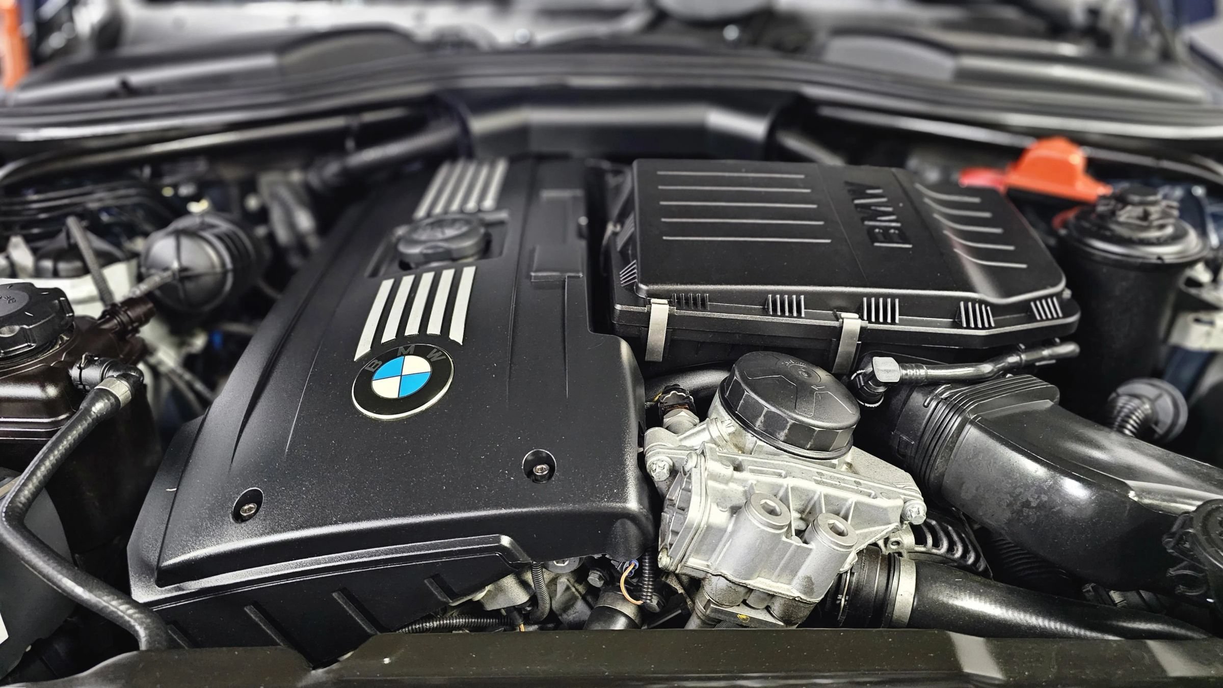 Used 2010 BMW 535i xDrive Wagon AWD/4WD image 6