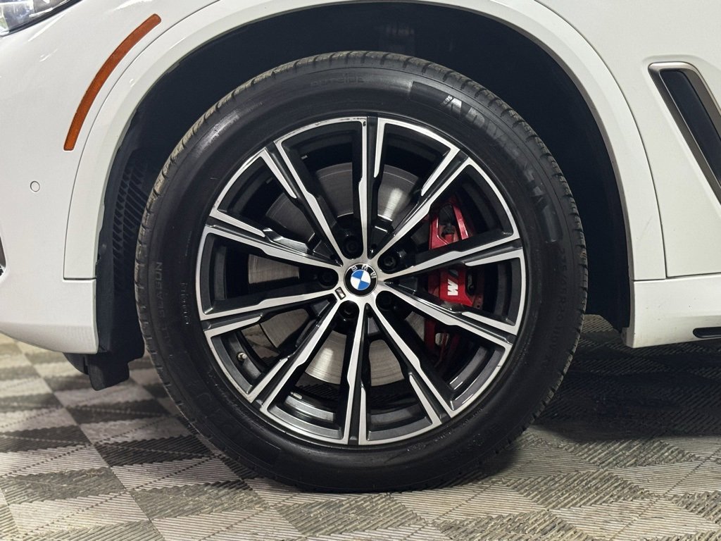 Used 2022 BMW X5 M50i w/ Premium Package image 2