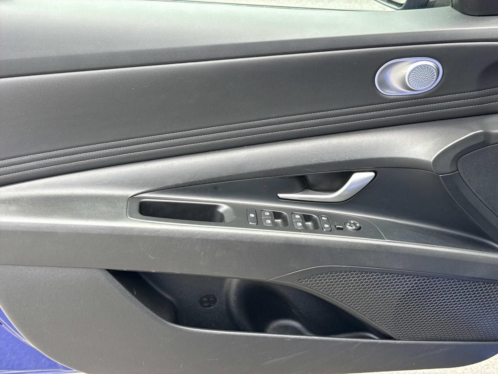Used 2025 Hyundai Elantra SEL FWD image 23