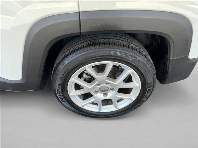 Used 2020 Jeep Renegade Latitude w/ Popular Equipment Group image 24