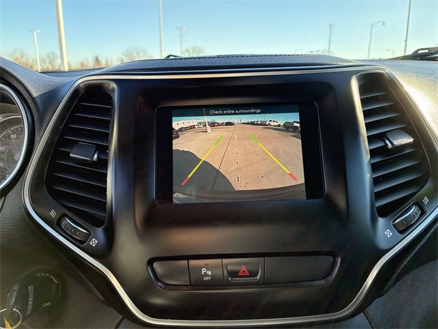 Used 2019 Jeep Cherokee Latitude w/ Popular Appearance Group image 29