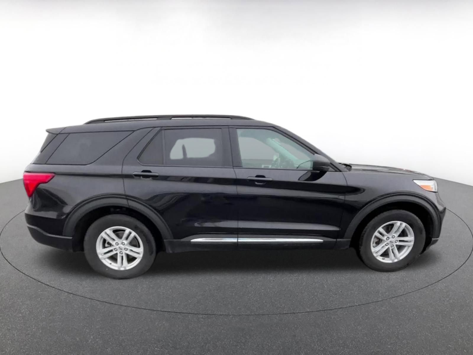 Used 2024 Ford Explorer XLT w/ Equipment Group 202A image 16