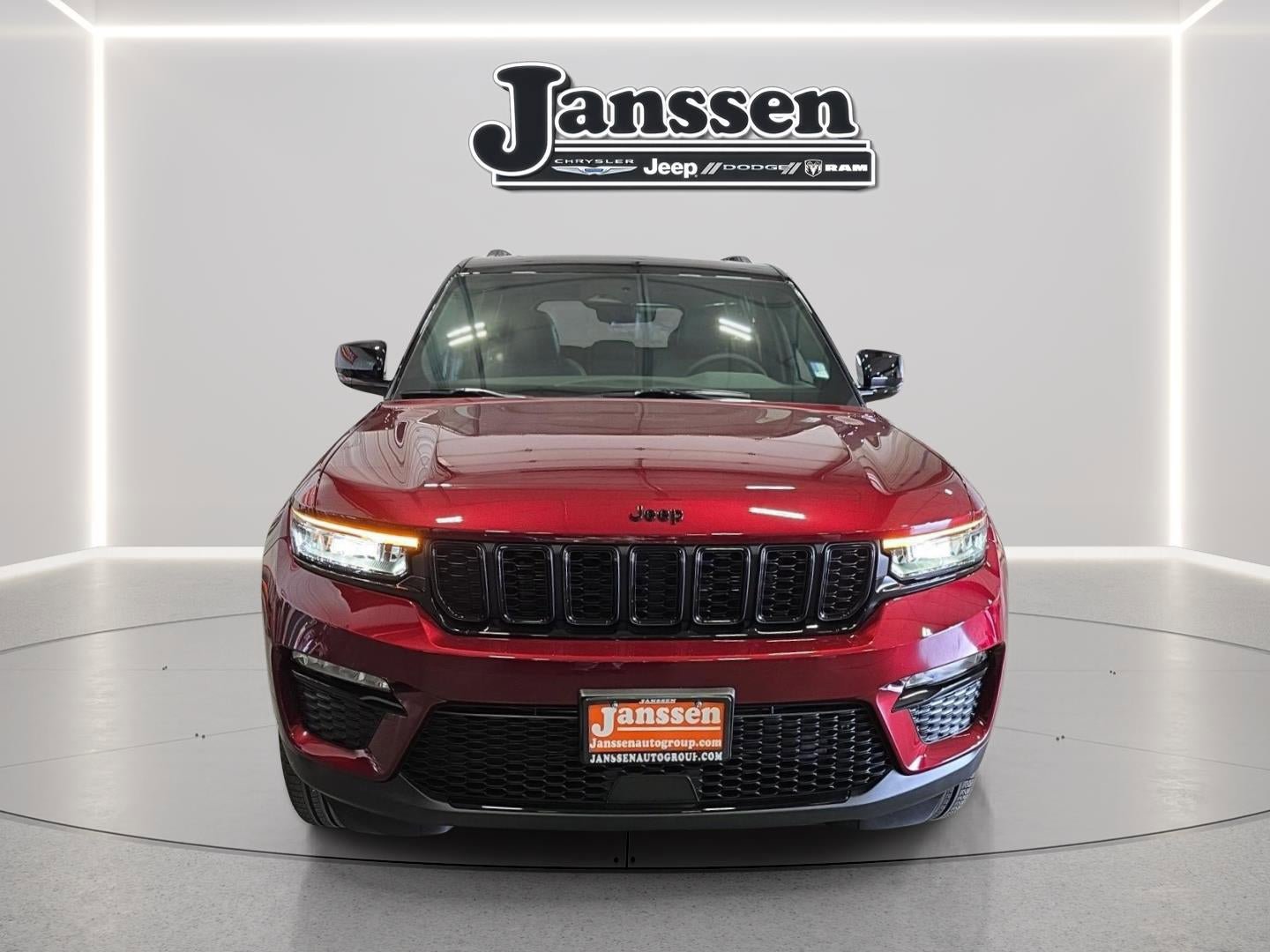 New 2025 Jeep Grand Cherokee Limited w/ Trailer Tow Package AWD/4WD image 7