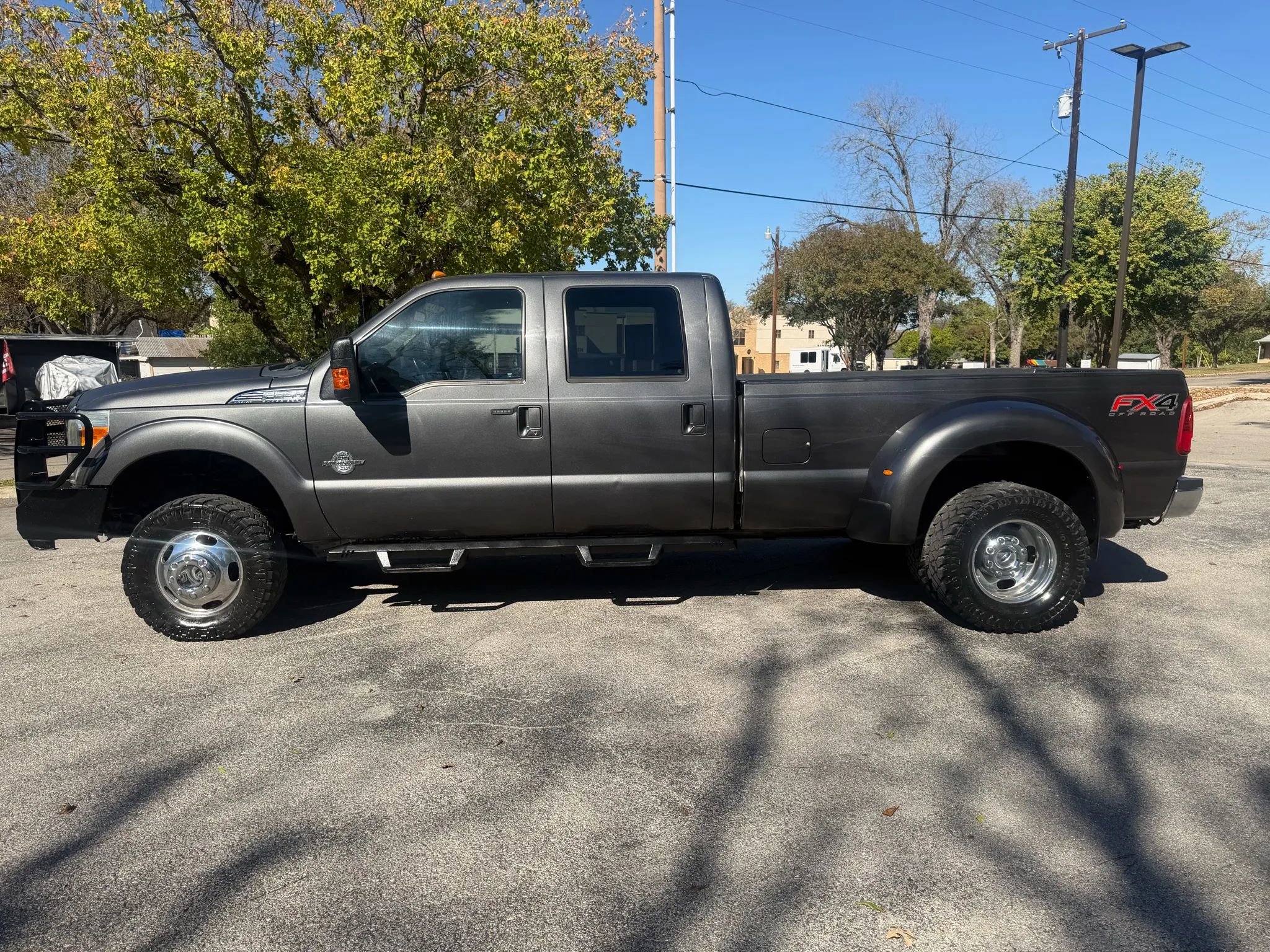 Used 2015 Ford F350 Lariat w/ Lariat Interior Package AWD/4WD image 8