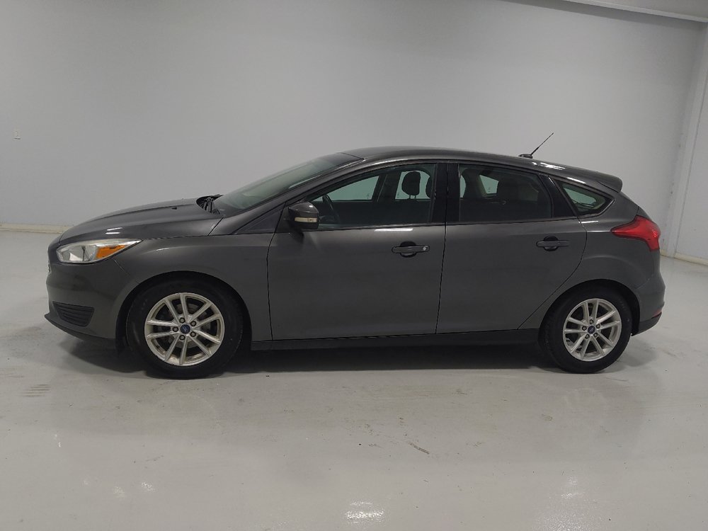 Used 2018 Ford Focus SE w/ Cold Weather Package FWD image 2