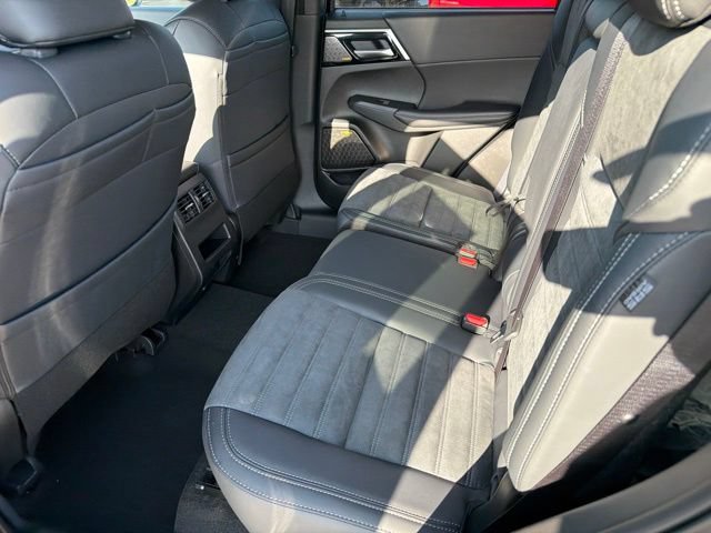 New 2026 Mitsubishi Outlander SE FWD image 16