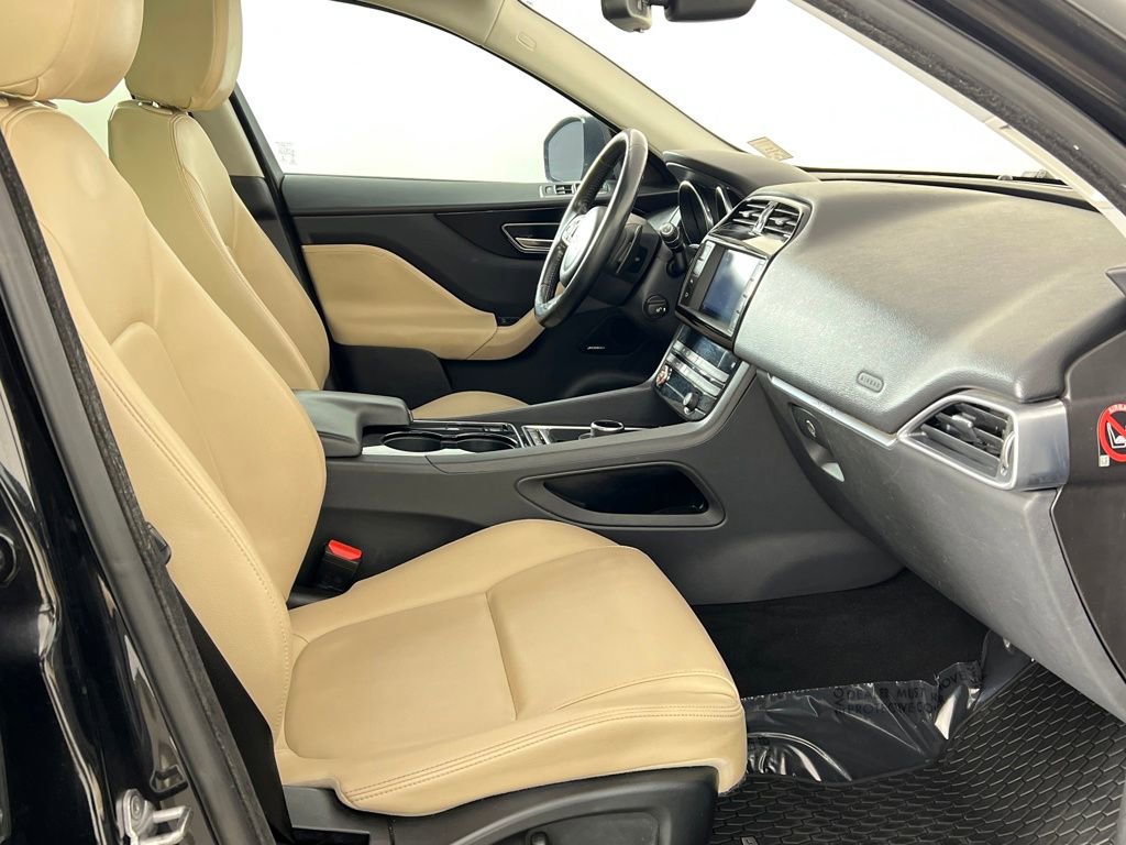 Used 2017 Jaguar F-PACE Premium image 18