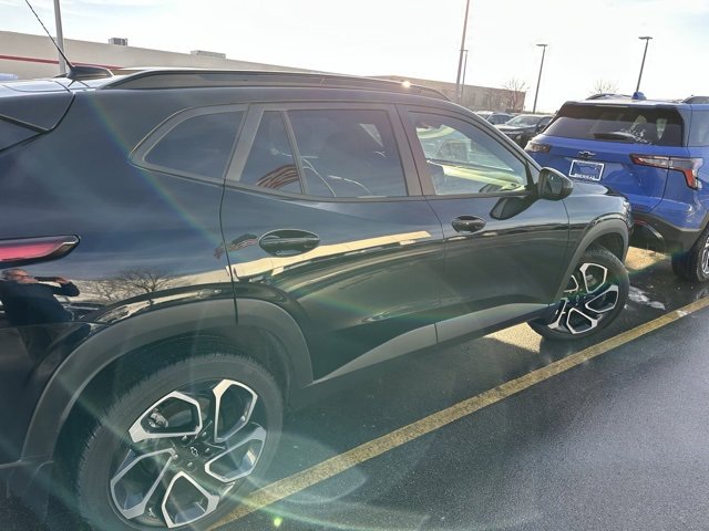 Used 2025 Chevrolet Trax RS w/ Sunroof Package image 5