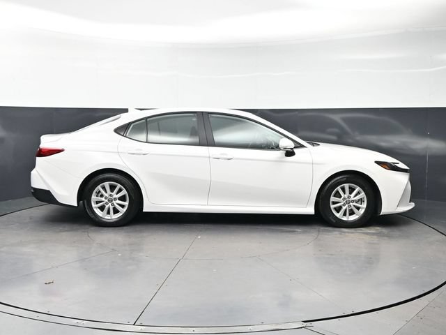 Used 2025 Toyota Camry LE FWD image 4