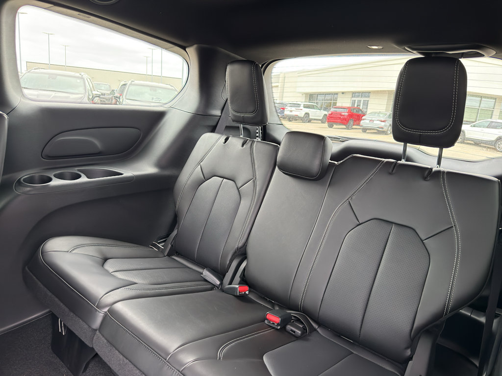 New 2026 Chrysler Pacifica Select FWD image 32