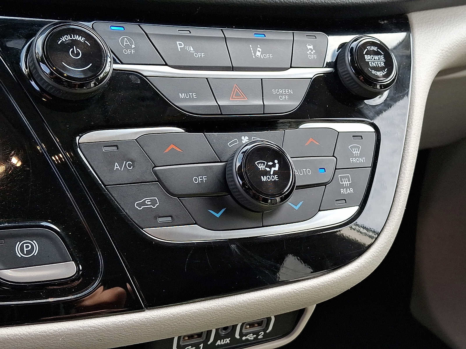 Certified 2023 Chrysler Pacifica Touring-L FWD image 19