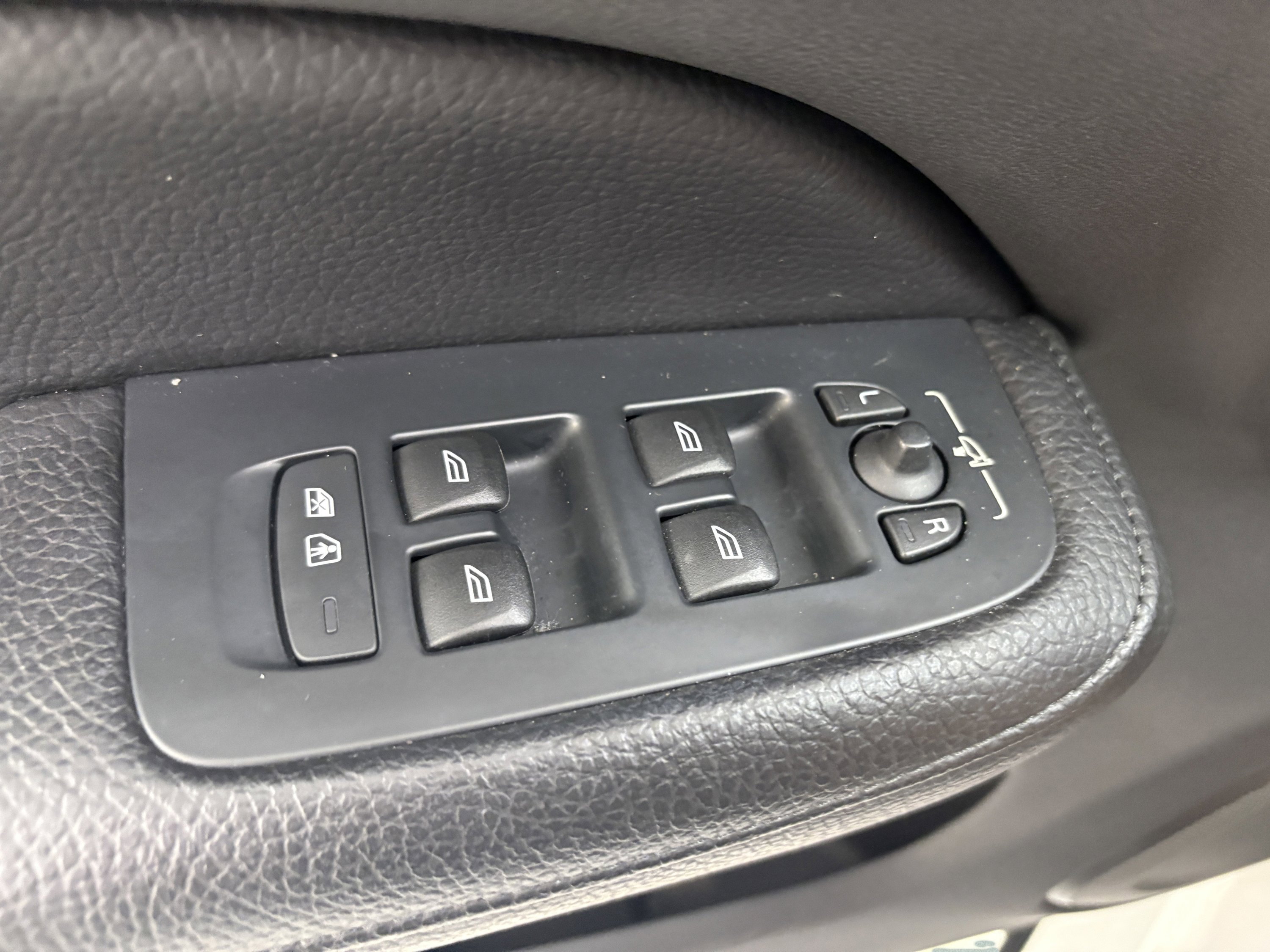 Used 2021 Volvo S60 T8 Inscription image 20