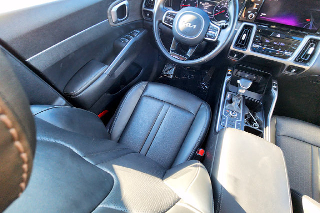 Used 2022 Kia Sorento S w/ Panoramic Sunroof Package AWD/4WD image 12